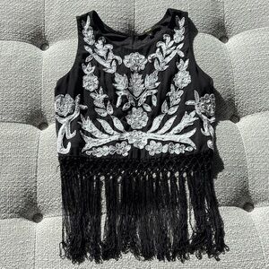 like new Black company black and white beaded floral crop top sleeveless tassels